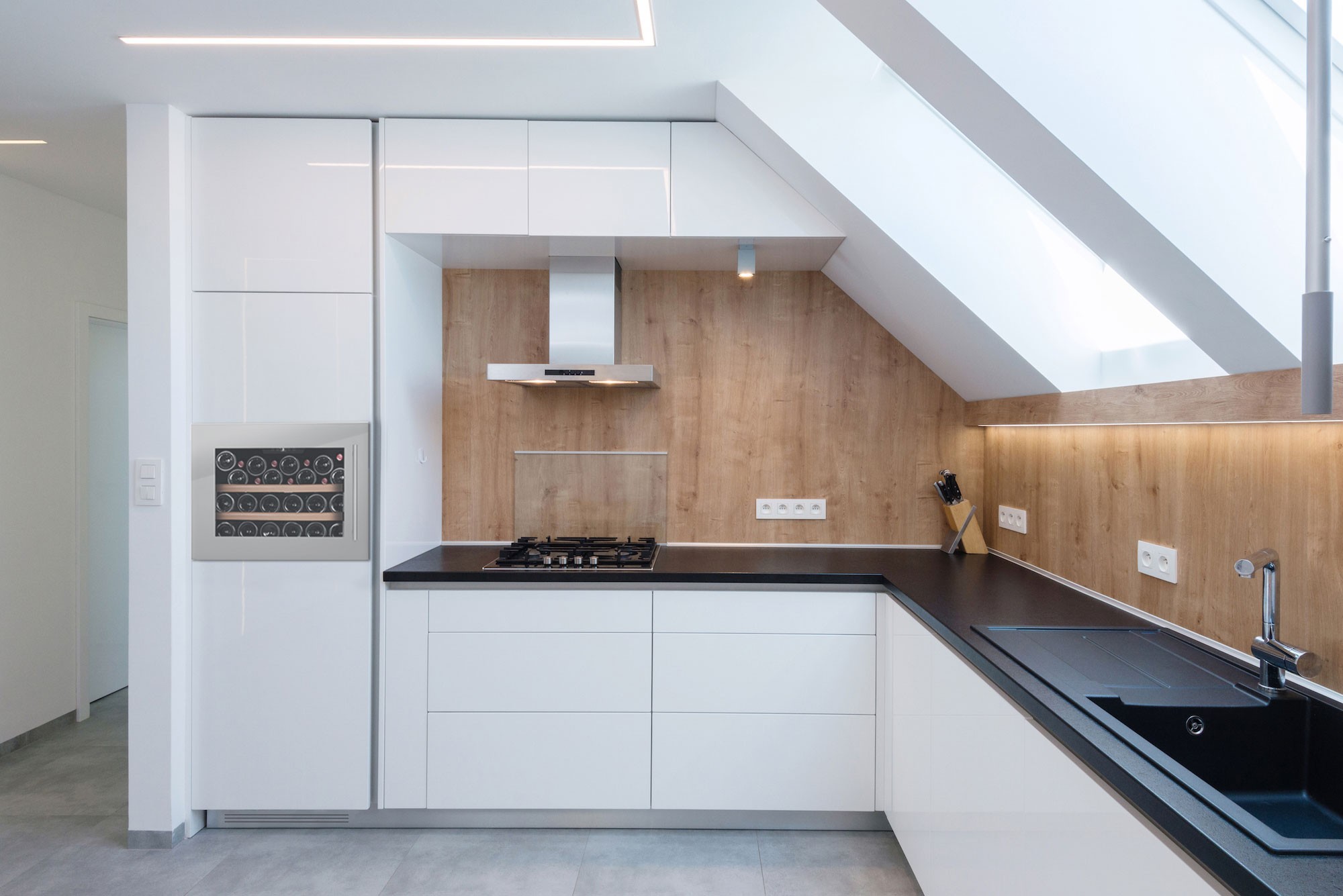 Pilnai integruojamas vyno šaldytuvas MQUVEE